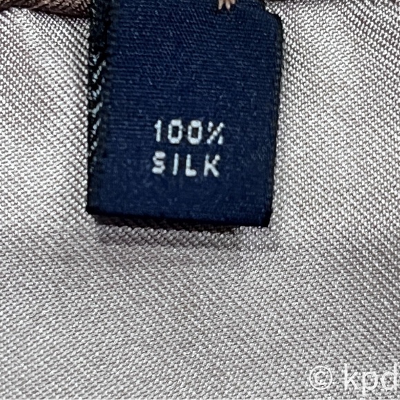 Rare Burberry silk scarf Sphinx" pattern the Spring/Summer 2021 collection - Picture 9 of 10